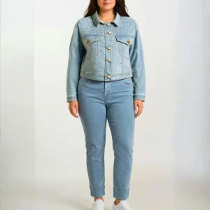 Giubbino in jeans con strass e tasconi curvy