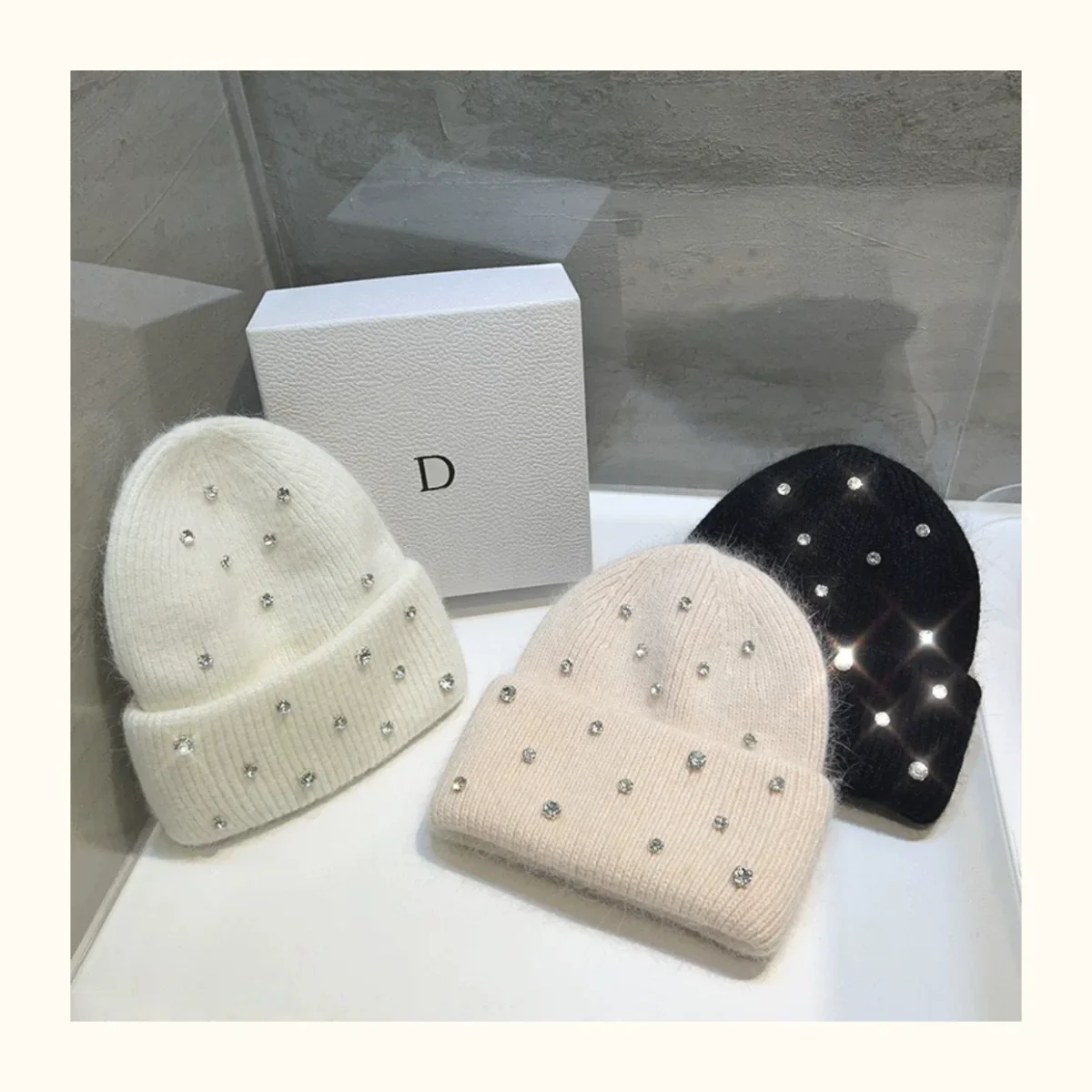 Cappello invernale con strass e pelliccia – Berretto a maglia con perline lucenti per donna, caldo e fashion - immagine 8