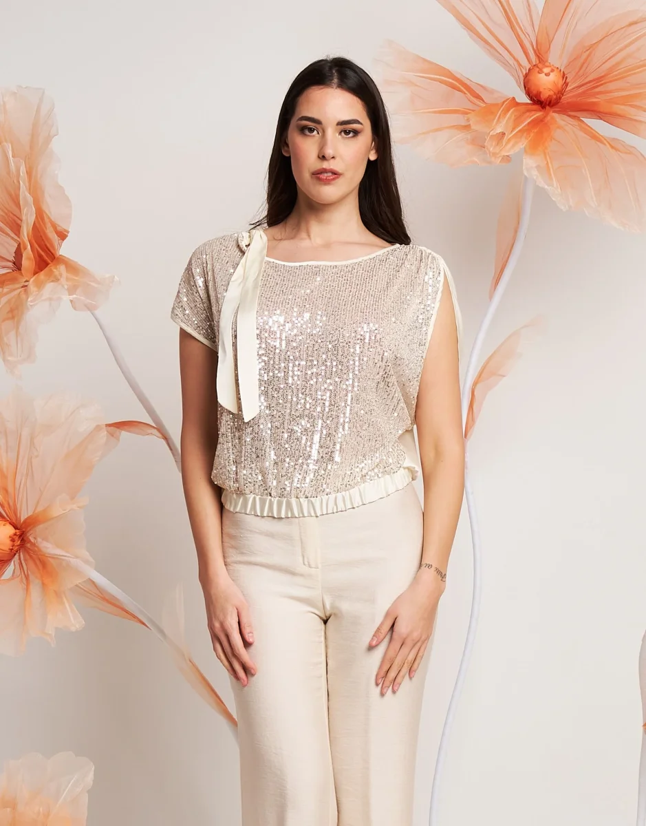 Casacca asimmetrica con paillettes e fiocco - immagine 3