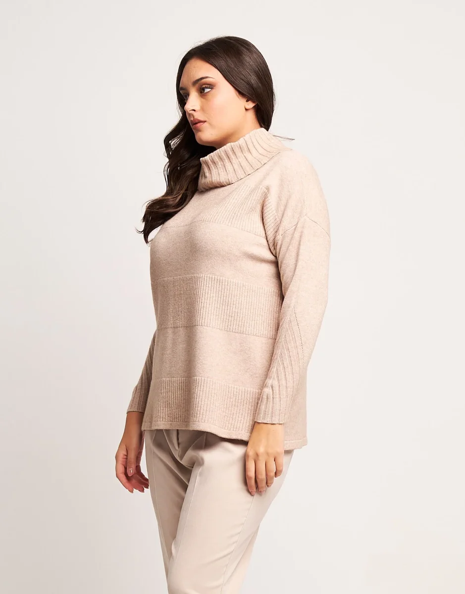 Dolcevita a coste con righe curvy - immagine 3